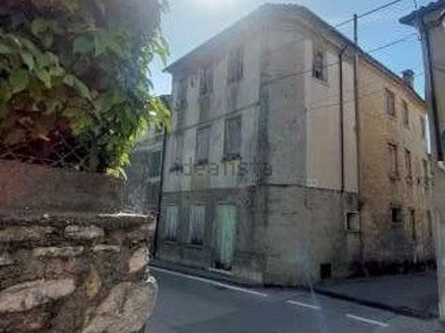 Casa di paese in vendita di 296 m² in Via dei Prà