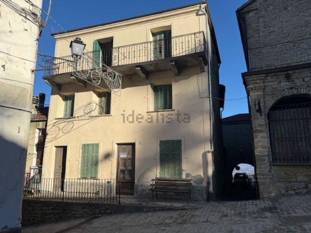 Casa di paese in vendita di 299 m² in Via Roma, 6
