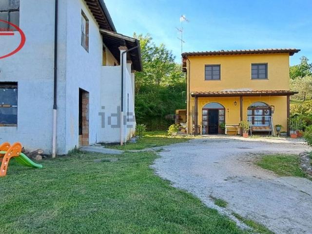 Casa di paese in vendita di 290 m² in Via Montecarlo