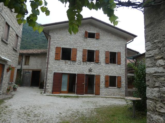Casa di paese in vendita di 293 m² in Via Garibaldi, 7