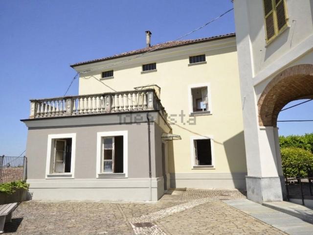 Casa di paese in vendita di 308 m² in Piazza Castello