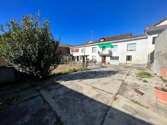Casa di paese in vendita di 300 m² in Via montegrappa, 11