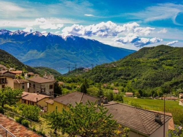 Casa di paese in vendita di 300 m² in Via Orsino