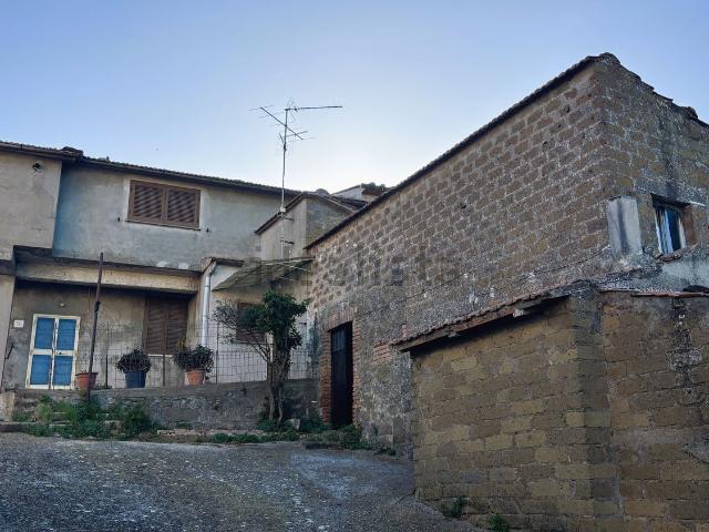 Casa di paese in vendita di 300 m² in Via Carpine, 129