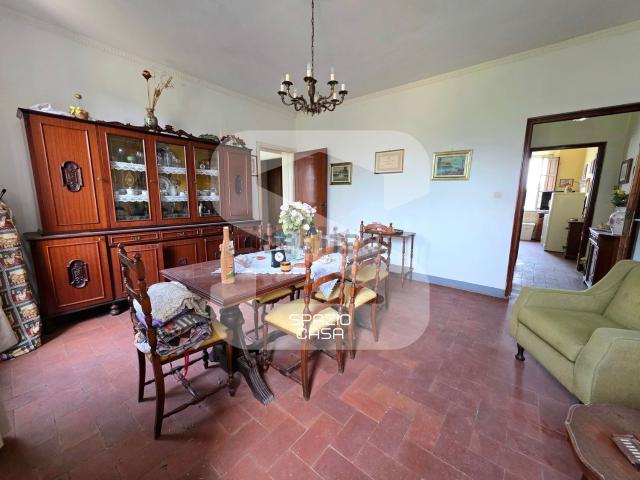 Casa di paese in vendita di 300 m² in Via dei Franceschi, 1