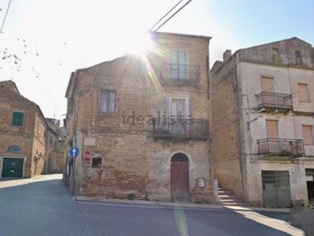 Casa di paese in vendita di 300 m² in Via dei Giardini