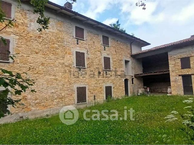 Casa di paese in vendita di 300 m² in Via Faeto