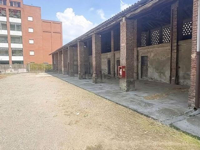 Casa di paese in vendita di 300 m² in Via Filippo Anghileri, 8