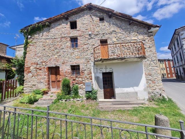 Casa di paese in vendita di 300 m² in Via V. Emanuele, 46