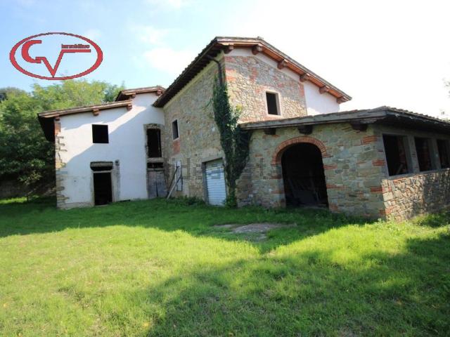 Casa di paese in vendita di 325 m² in Località Persignano
