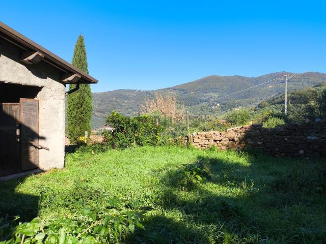 Casa di paese in vendita di 320 m² in Piazza Giuseppe Giusti, 55