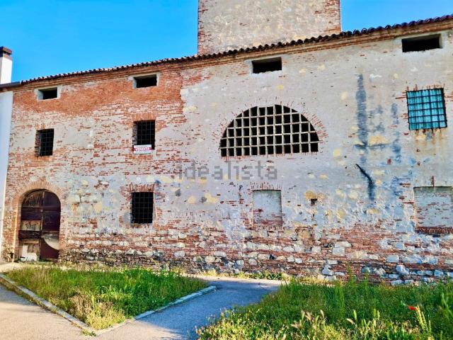 Casa di paese in vendita di 320 m² in Via Alcide de Gasperi, 14