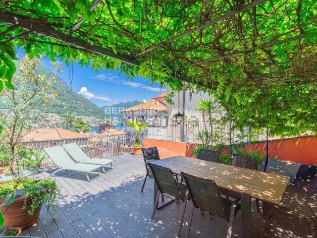 Casa di paese in vendita di 320 m² in Via Pergola