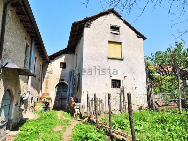 Casa di paese in vendita di 320 m² in Via Primatesta