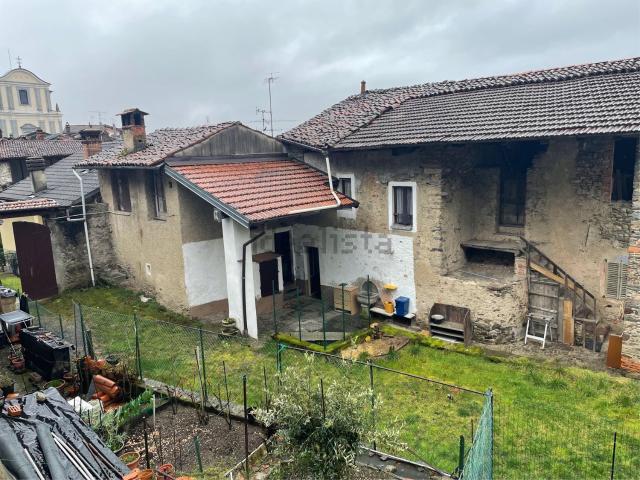 Casa di paese in vendita di 320 m² in Via Roma