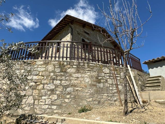 Casa di paese in vendita di 337 m² in Via Poggio Lipparoni