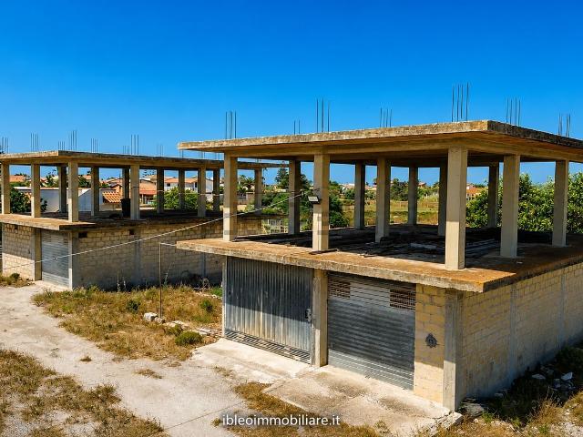 Casa di paese in vendita di 330 m² in Via delle Orchidee