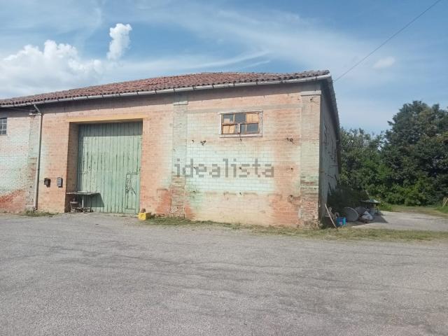 Casa di paese in vendita di 330 m² in Via Imerio Gardinali