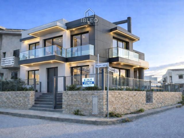 Casa di paese in vendita di 345 m² in Via Gaspare Amico