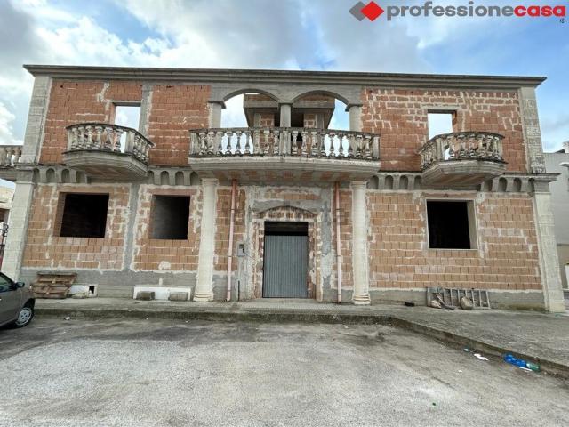 Casa di paese in vendita di 350 m² in Via Quasimodo angolo Via Carducci
