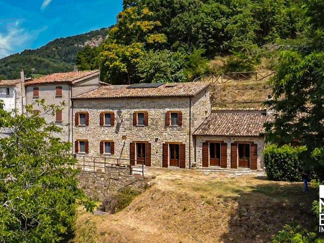 Casa di paese in vendita di 350 m² in Via XXIV Maggio