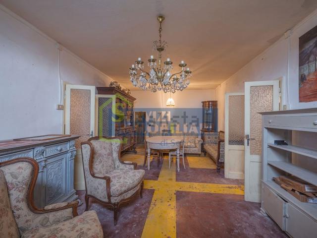 Casa di paese in vendita di 374 m² in Via Pioppa