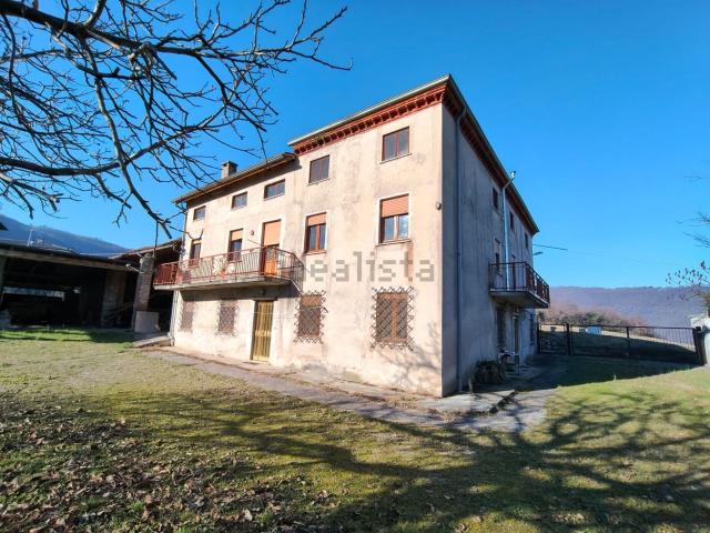 Casa di paese in vendita di 375 m²