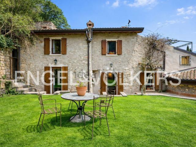 Casa di paese in vendita di 395 m² in Località Valsecca di Sotto