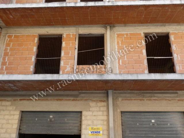 Casa di paese in vendita di 405 m² in Via Alfieri, 79