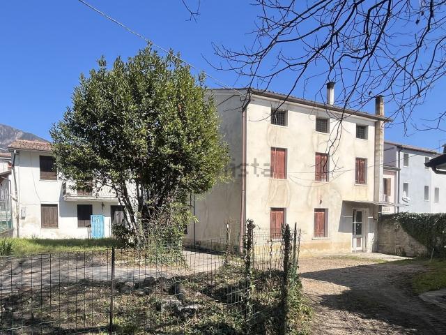 Casa di paese in vendita di 400 m² in Via Artigianato