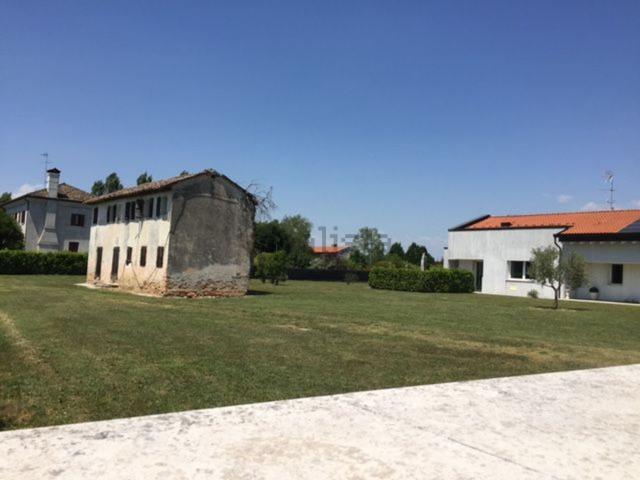 Casa di paese in vendita di 400 m² in Via Sant&apos Elena
