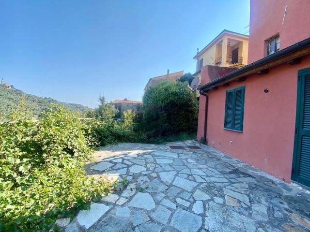 Casa di paese in vendita di 45 m² in Via della Scala, 22