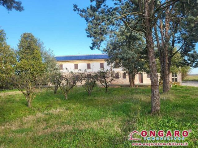 Casa di paese in vendita di 500 m² in Via ghiraldi