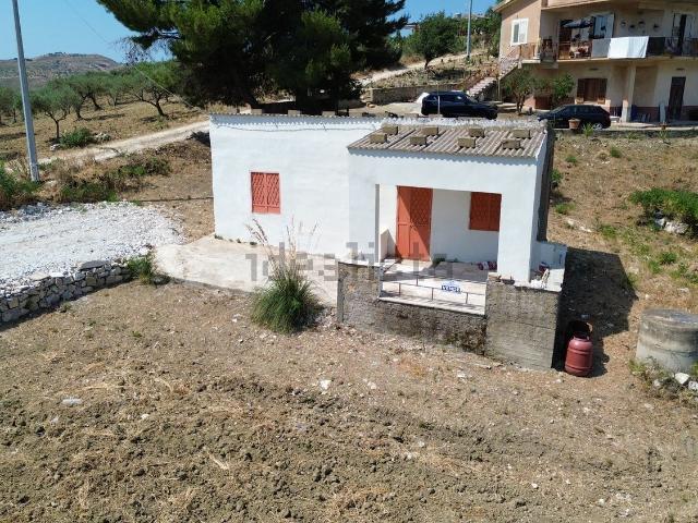 Casa di paese in vendita di 53 m² in Contrada Salina Sp 29
