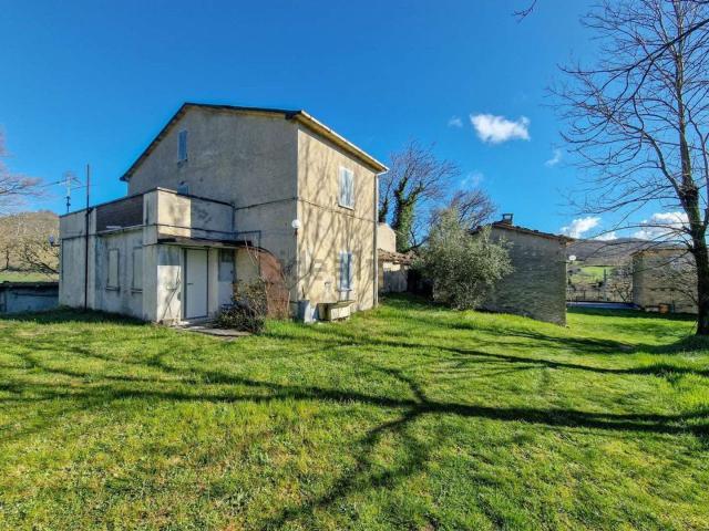 Casa di paese in vendita di 550 m² in Strada senza nome