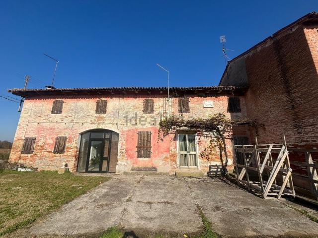 Casa di paese in vendita di 560 m² in Via Enrico Mattei