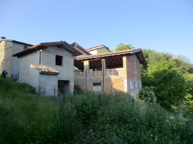 Casa di paese in vendita di 587 m²