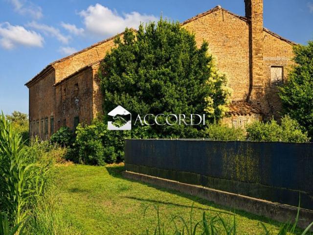 Casa di paese in vendita di 600 m² in Via Roma
