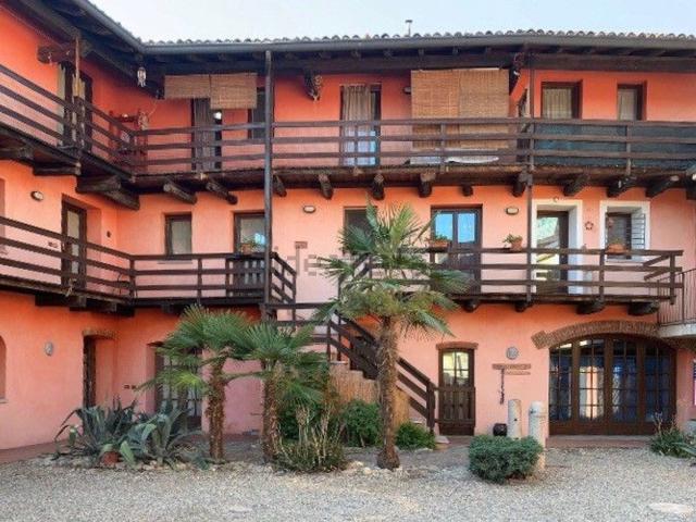 Casa di paese in vendita di 623 m² in Via C. Colombo