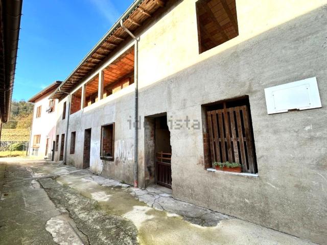 Casa di paese in vendita di 653 m² in Via dei Mulini, 40