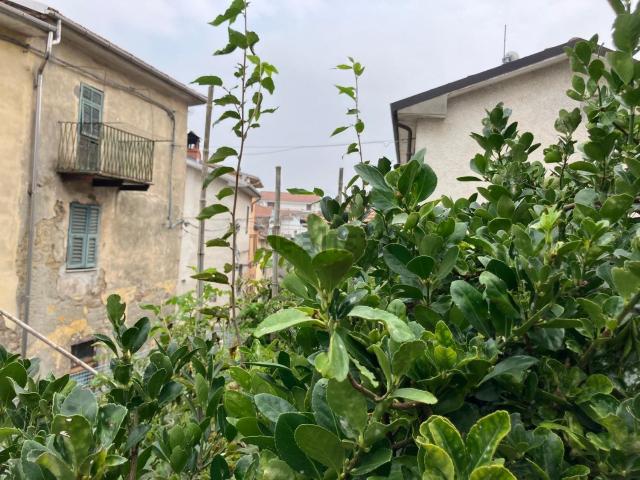 Casa di paese in vendita di 66 m² in Via Roma, 23