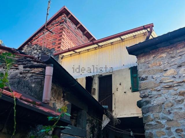 Casa di paese in vendita di 70 m² in Via Cavallana, 1