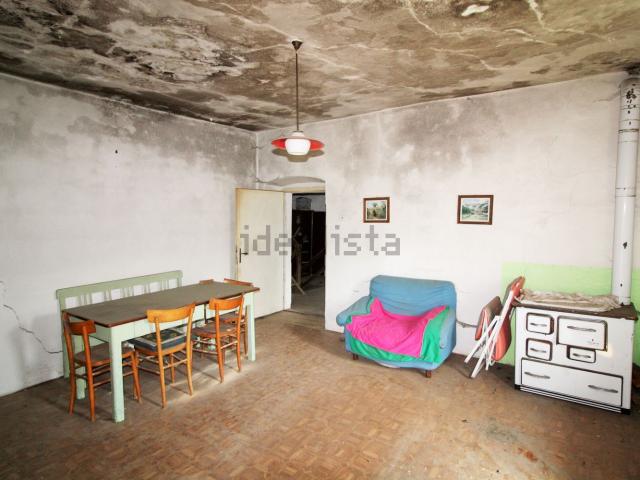 Casa di paese in vendita di 720 m² in Via dei Ciliegi