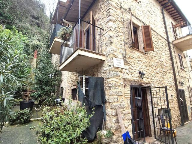 Casa di paese in vendita di 74 m² in Vico Santa Chiara, 10