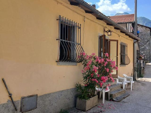 Casa di paese in vendita di 80 m² in Via Don Mario Tucci, 10