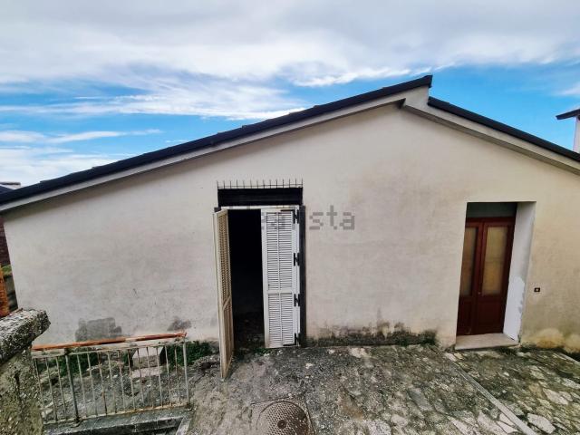 Casa di paese in vendita di 80 m² in Via Olmo