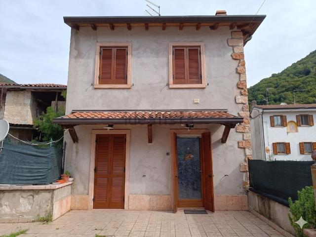 Casa di paese in vendita di 85 m² in Piazza Sant&apos Andrea