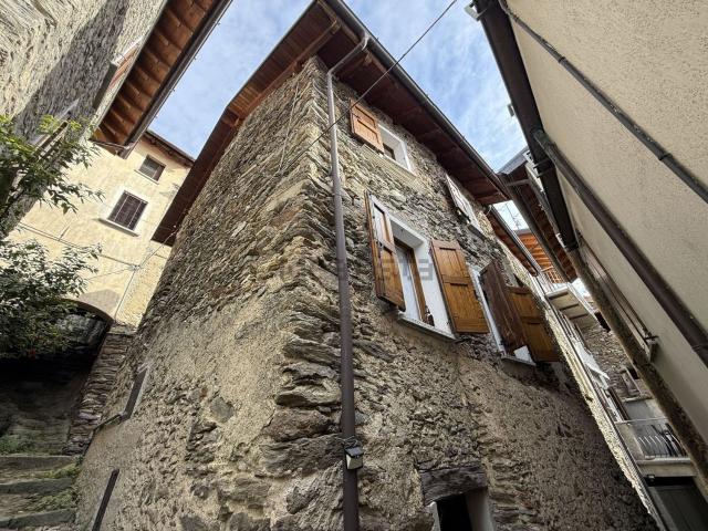 Casa di paese in vendita di 90 m² in Via Gallio