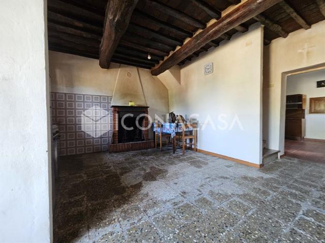 Casa di paese in vendita di 90 m² in Via dei Monti Di Chiatri