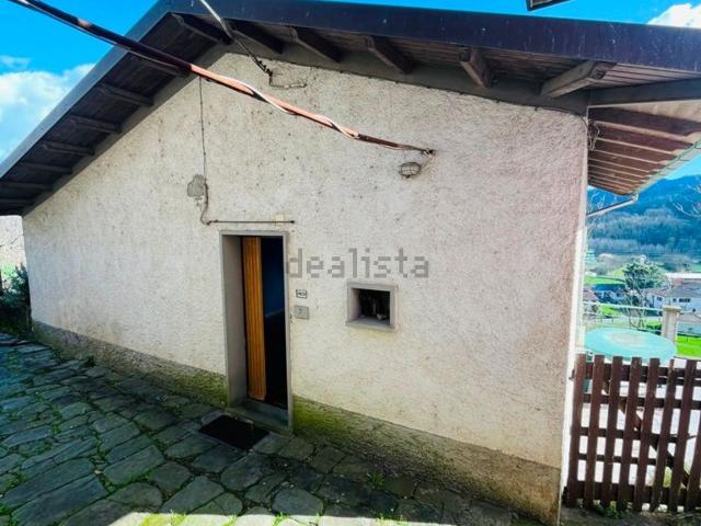 Casa di paese in vendita di 90 m² in Località Oppilo, 5